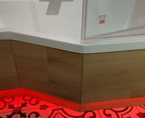 Mettre une salle de bain en lumière avec les solutions Schlüter-Systems