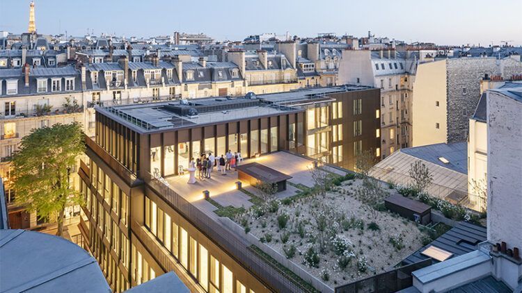 Un concept building reconstruit à Paris par LBBA