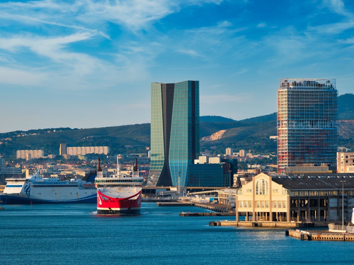 À Marseille, l'eau de mer chauffe et refroidit des quartiers entiers