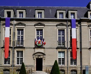 Le gouvernement présente douze mesures de simplification pour les collectivités