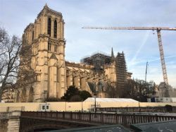 Emmanuel Macron remercie bâtisseurs et architectes qui oeuvrent pour Notre-Dame