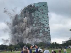 En Louisiane, démolition contrôlée de la tour One Capitol Tower