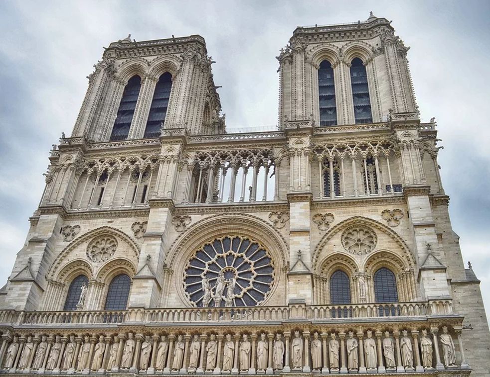 Notre-Dame : le général Georgelin appelle à jouer collectif face à un "immense défi"