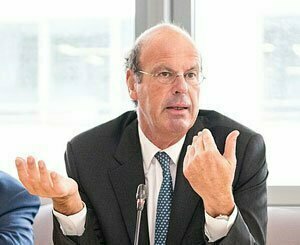 L'économie française "résiste très bien" selon Eric Lombard