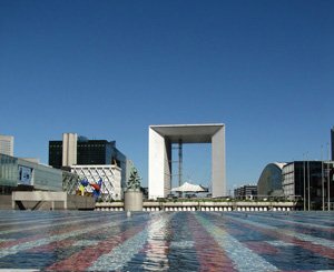 Au Festival de Cannes, un architecte écrasé par son œuvre dans "L'inconnu de la Grande Arche"