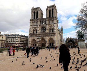 Le parvis de Notre-Dame de Paris provisoirement fermé à cause d'une forte concentration de plomb
