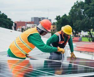 Le nombre d'emplois liés aux énergies renouvelables s'élève à 12,7 millions dans le monde