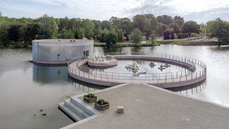 Un pavillon flottant en test pour le futur musée d’Almere au Pays-Bas