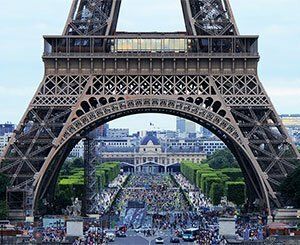 La mairie de Paris renonce à des constructions controversées au pied de la tour Eiffel