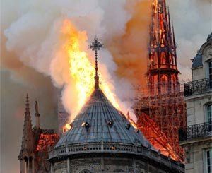 Il faudra des décennies pour reconstruire Notre-Dame de Paris ravagée par les flammes