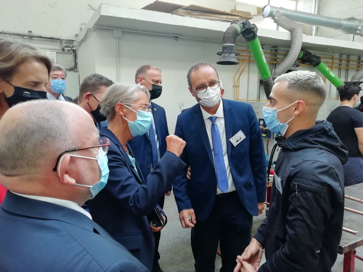 Apprentissage : "Je pense qu'on peut faire encore mieux en 2021", veut croire É. Borne