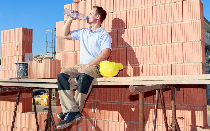 canicule des solutions pour pr venir les coups de chaleur sur les chantiers