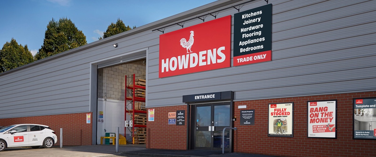 Howdens, fournisseur officiel de la Couronne britannique, accompagne les pros du bâtiment