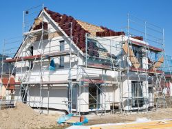 Le constructeur de maisons AST a reçu trois offres de reprise