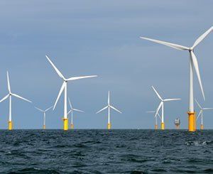 Le premier parc éolien offshore de France sort la tête de l'eau