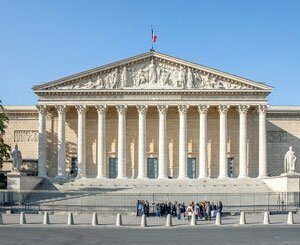 Le projet de loi pour la "refondation" de Mayotte largement adopté au Sénat