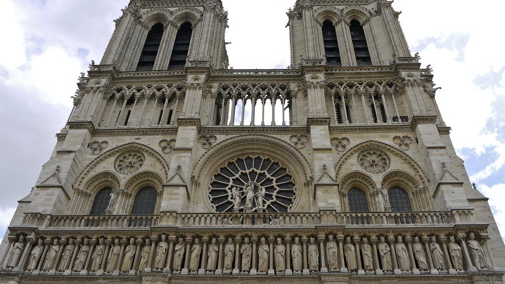 Pollution au plomb: le parvis de Notre-Dame de Paris fermé provisoirement