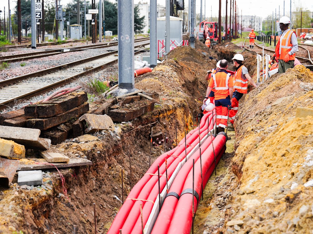 "Un chantier de titan réalisé par des fourmis" en cours en gare de Tours
