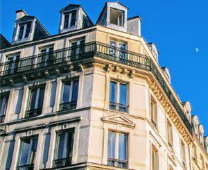 Dans Paris délaissée, les loyers des meublés en perte de vitesse