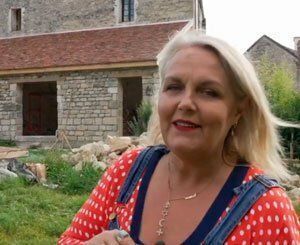 Valérie Damidot visite un chantier de rénovation globale avec Hellio
