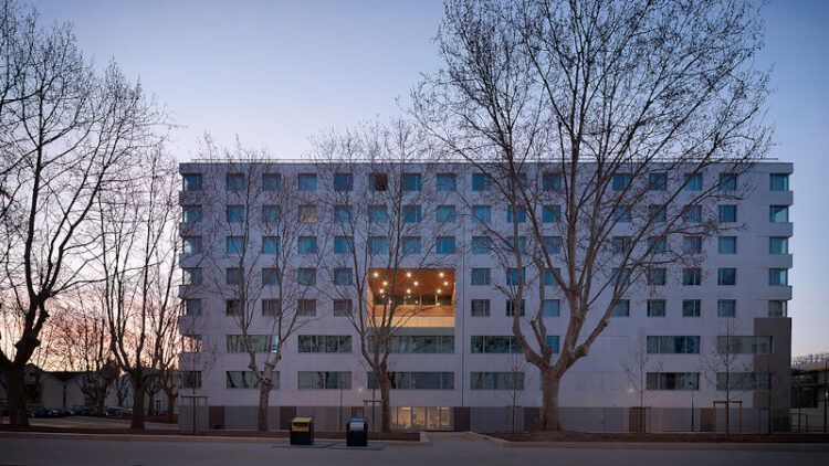 A Montpellier, d’une ancienne caserne, l’ESMA de Josep Lluís Mateo