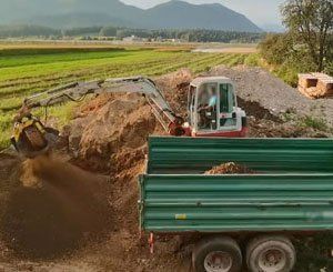 Terre, roches excavées et sable... Pourquoi vous devriez vous occuper des matériaux sur place ?