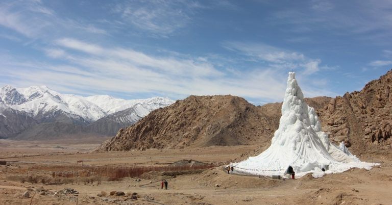 [vidéo] Une fontaine de glace amène de l’eau dans le désert de l’Himalaya