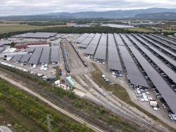 TotalEnergies réalise une installation d'ombrières photovoltaïques XXL dans l'Ain