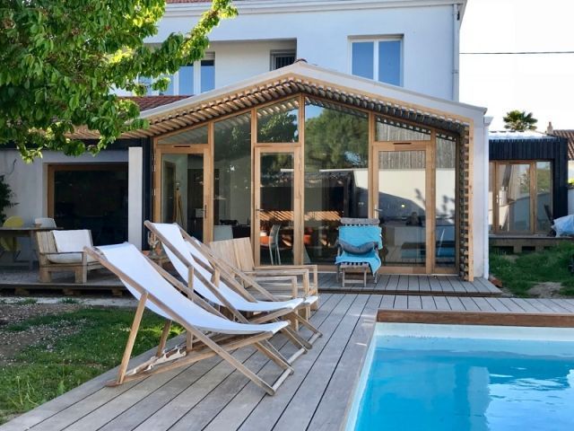 Une façade transformée en baie vitrée pour ouvrir une maison